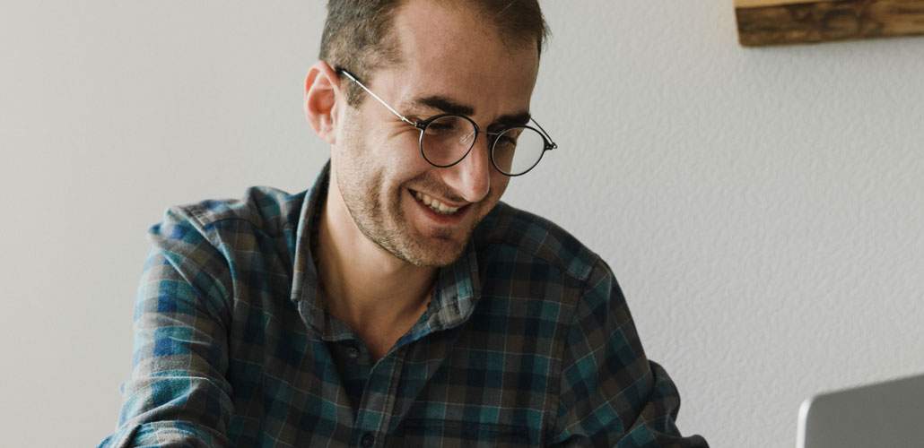 Man talking to therapist on laptop